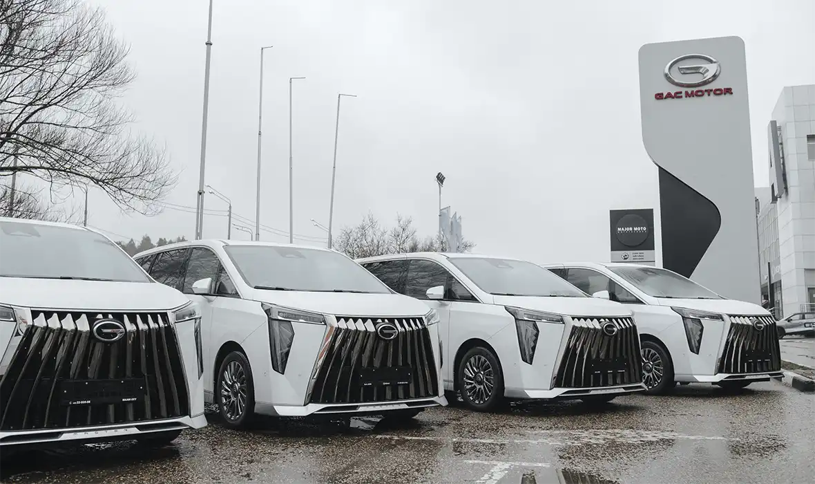Новость GAC (GAC передал таксопарку «SIBTAXI» 170 премиальных минивэнов М8 для развития сегмента премиум-такси в России)